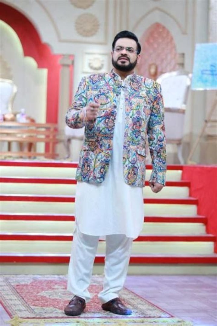 Aamir Liaquat Hussain Biography, Age, Height, Wife, Net Worth, Family