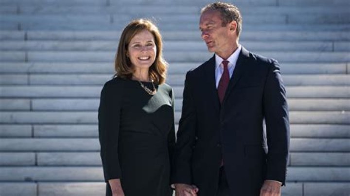 Amy Coney Barrett Biography, Age, Height, Husband, Net Worth, Family