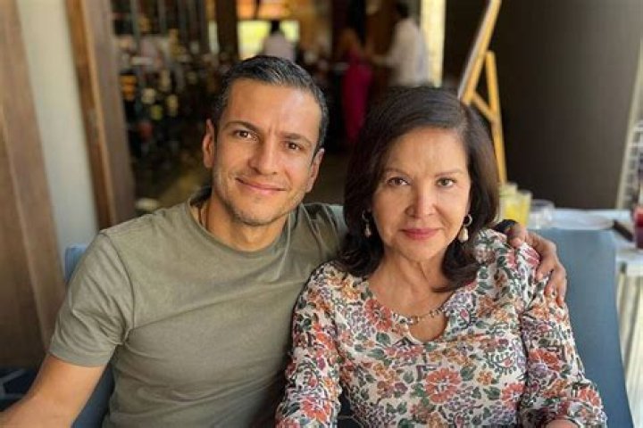 Ana Bertha Espín biografía, edad, altura, esposa, net worth, familia