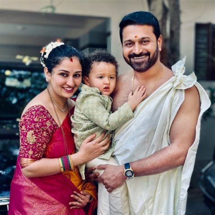 Bhaskar Jadhav Biography, Age, Height, Wife, Net Worth, Family