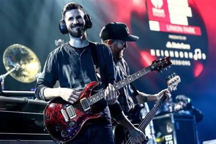 Brad Delson Biography, Age, Height, Wife, Net Worth, Family