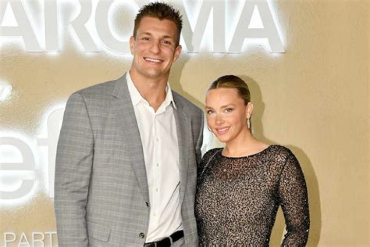 Camille Kostek Biography, Age, Height, Husband, Net Worth, Family