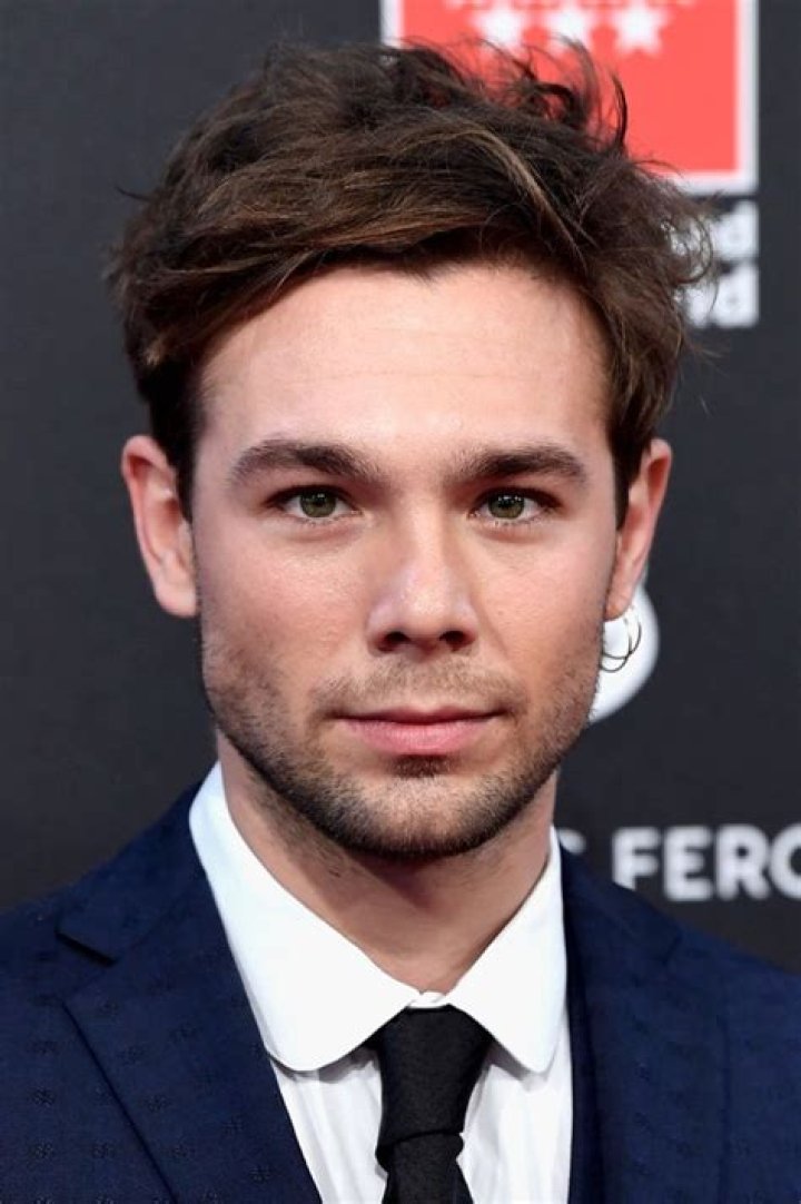Carlos Cuevas Biography, Age, Height, Wife, Net Worth, Family