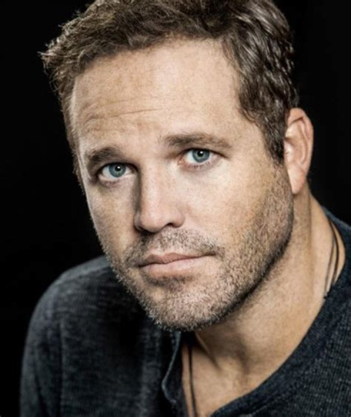 David Denman biografía, edad, altura, esposo, net worth, familia
