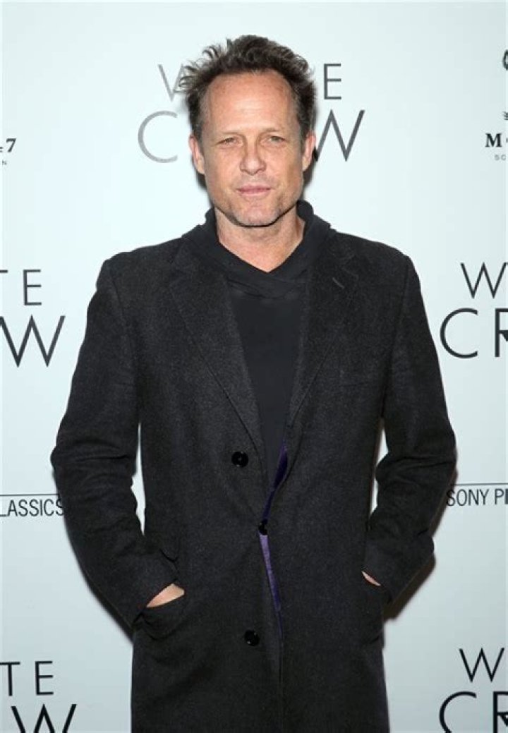 Dean Winters Biography, Age, Height, Wife, Net Worth, Family