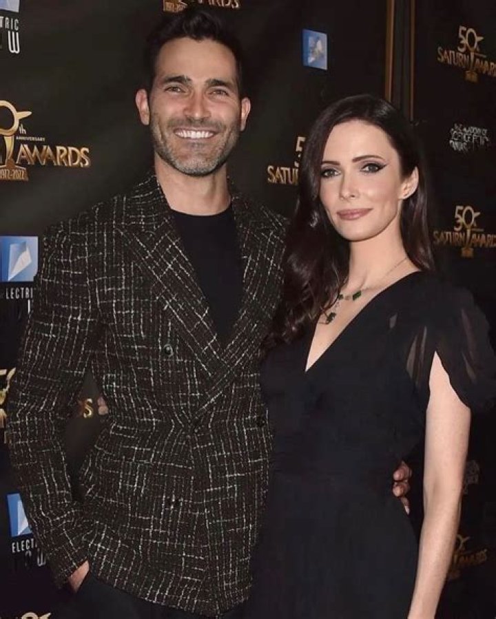 Elizabeth Tulloch Biography, Age, Height, Husband, Net Worth, Family