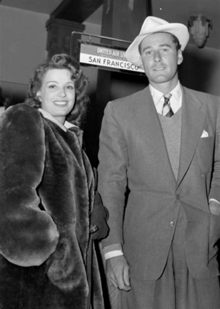 Errol Flynn Biography, Age, Height, Wife, Net Worth, Family