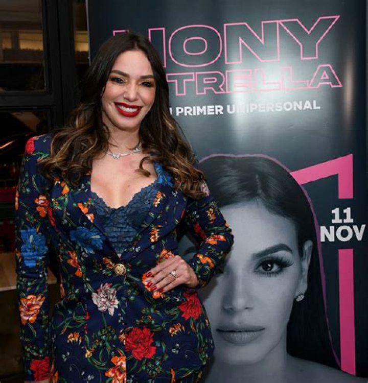 Hony Estrella biografía, edad, altura, esposa, net worth, familia