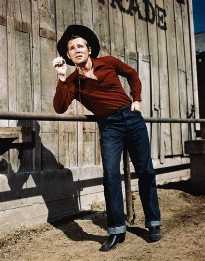 Howard Duff Biography, Age, Height, Wife, Net Worth, Family
