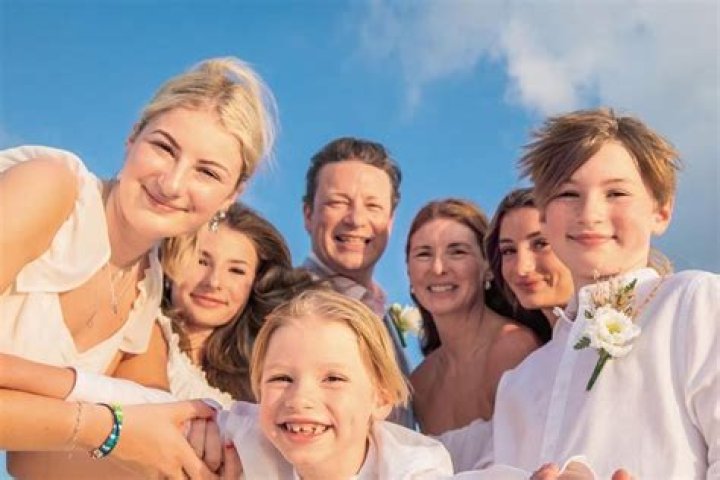 Jamie Oliver Biography, Age, Height, Wife, Net Worth, Family