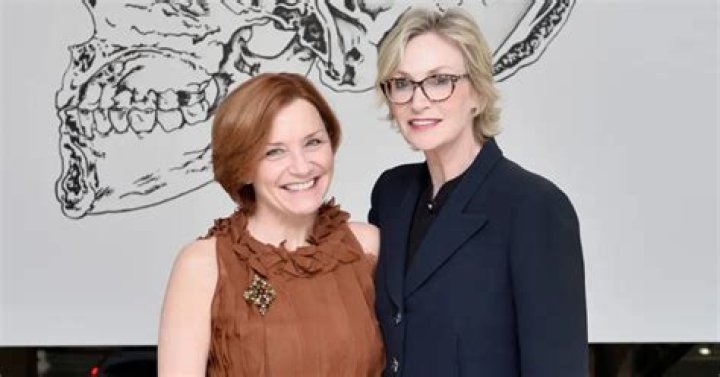 Jane Lynch Biography, Age, Height, Husband, Net Worth, Family