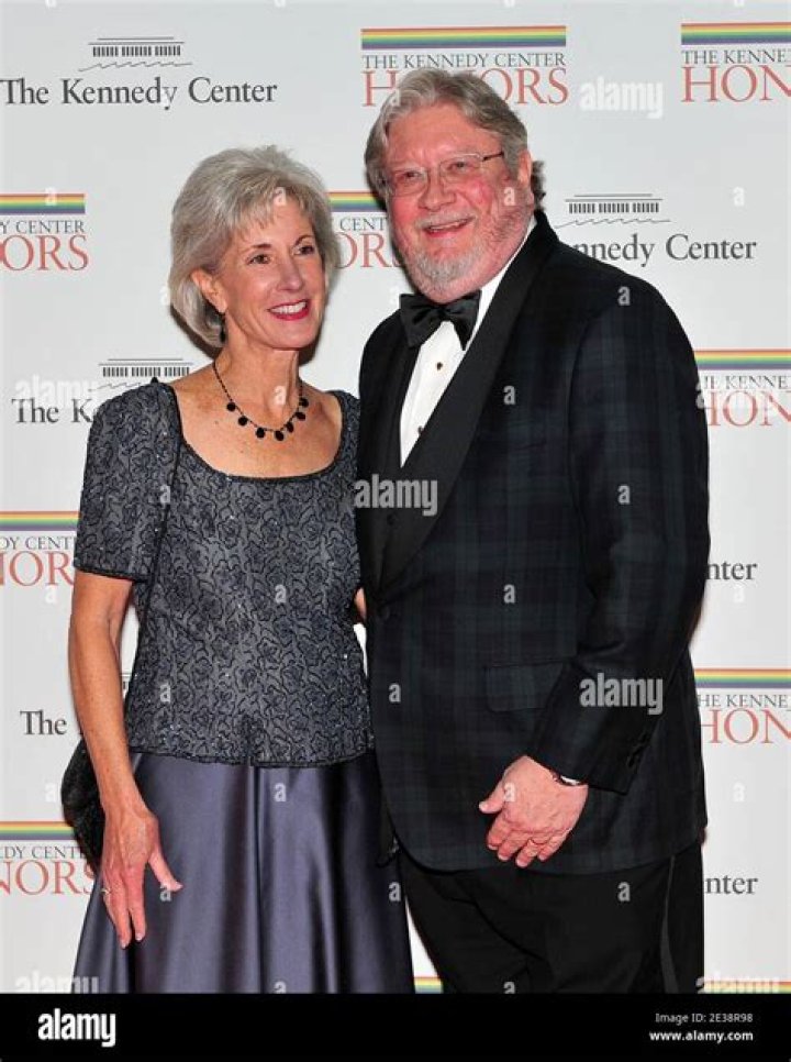 Kathleen Sebelius Biography, Age, Height, Husband, Net Worth, Family