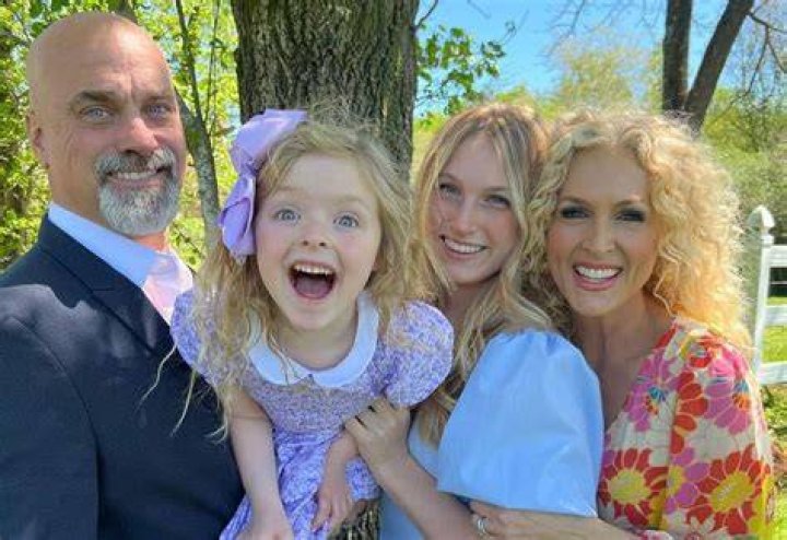 Kimberly Schlapman Biography, Age, Height, Husband, Net Worth, Family
