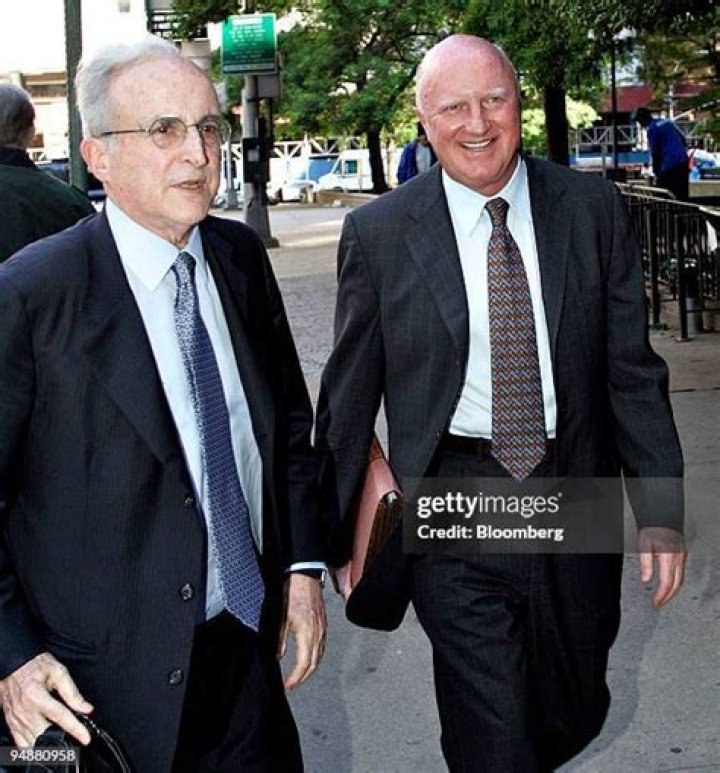 L. Dennis Kozlowski biografía, edad, altura, esposo, net worth, familia