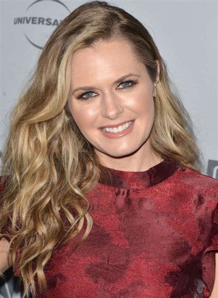 Maggie Lawson Biography, Age, Height, Husband, Net Worth, Family