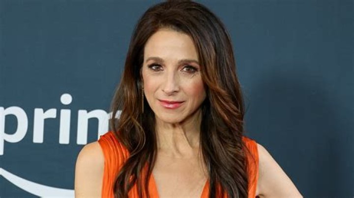 Marin Hinkle Biography, Age, Height, Husband, Net Worth, Family