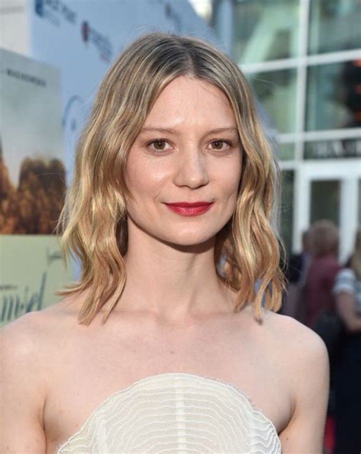 Mia Wasikowska Biography, Age, Height, Husband, Net Worth, Family