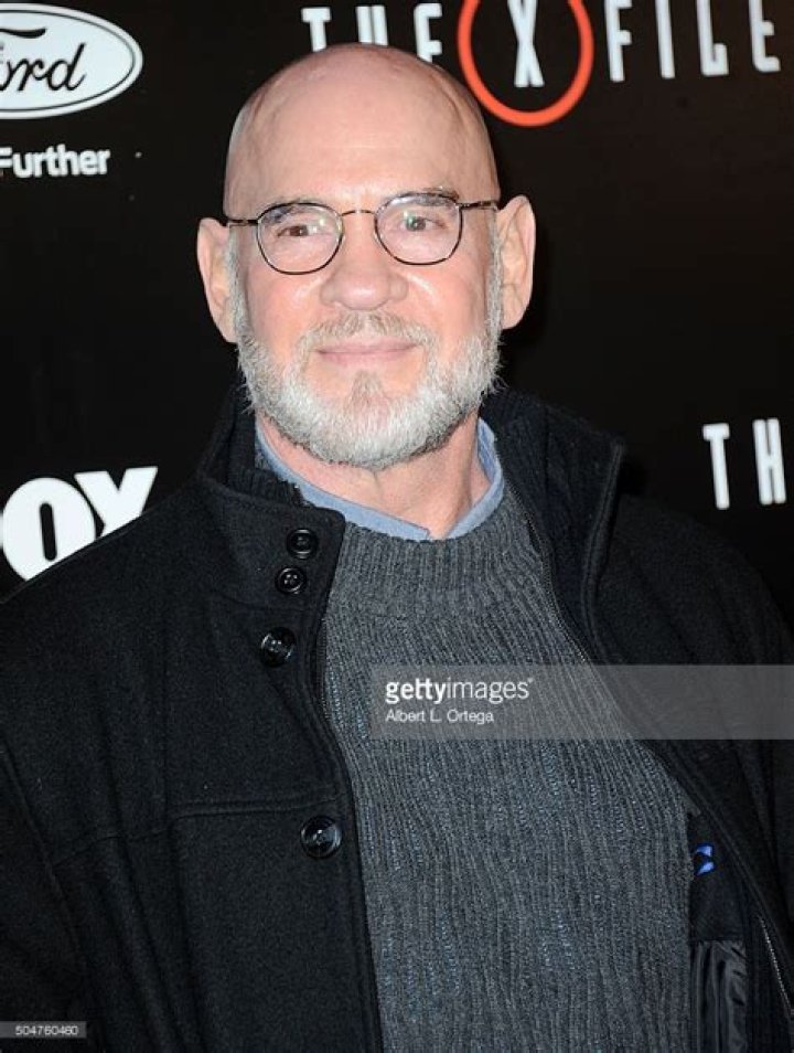Mitch Pileggi biografía, edad, altura, esposo, net worth, familia