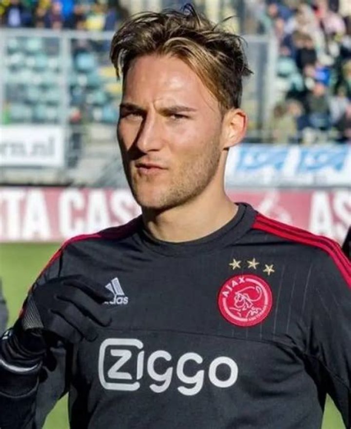Nemanja Gudelj Biography, Age, Height, Wife, Net Worth, Family