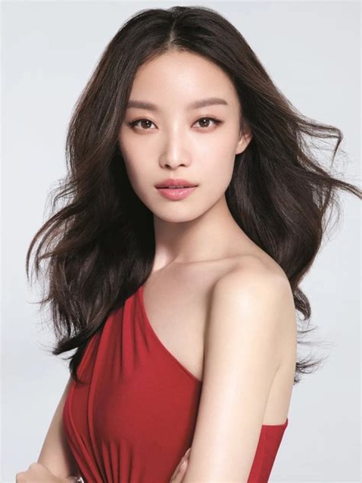 Ni Ni Biography, Age, Height, Husband, Net Worth, Family