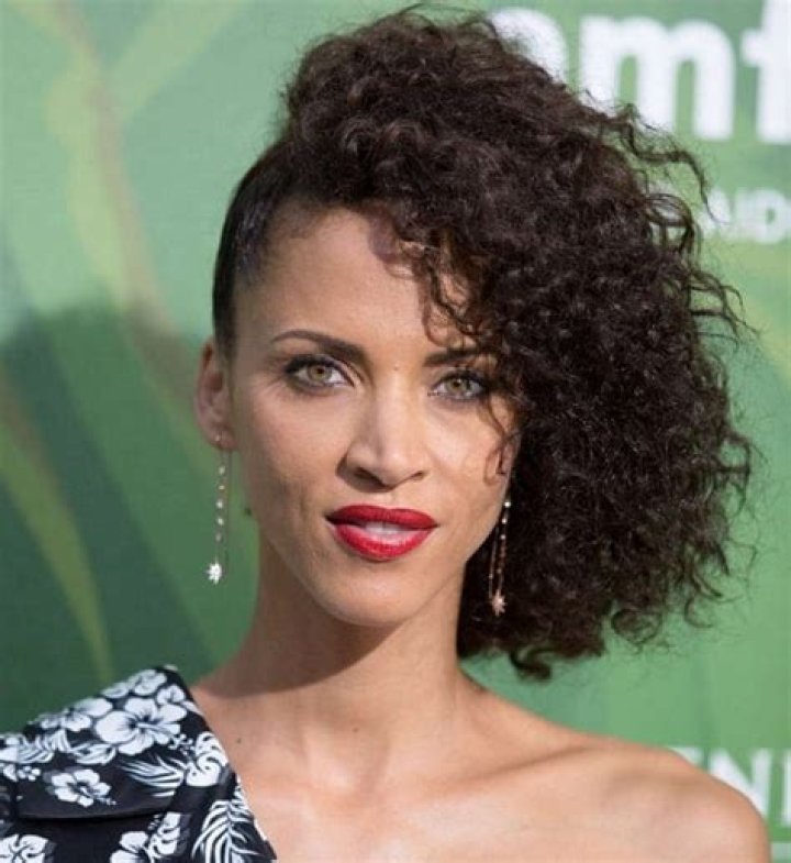Noémie Lenoir Biography, Age, Height, Husband, Net Worth, Family