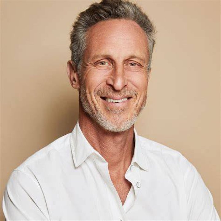 Rob Hyman Biography, Age, Height, Wife, Net Worth, Family