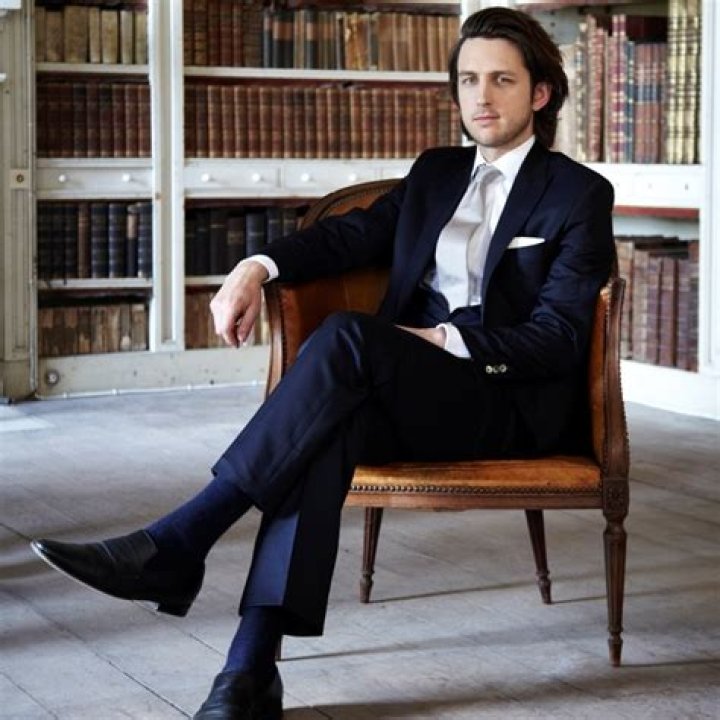 Simon Bowes-Lyon, 19th Earl of Strathmore and Kinghorne Biography, Age, Height, Wife, Net Worth, Family