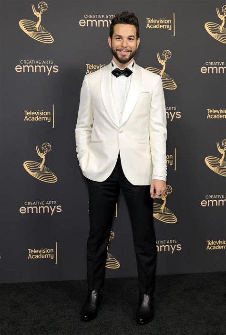 Skylar Astin Biography, Age, Height, Wife, Net Worth, Family