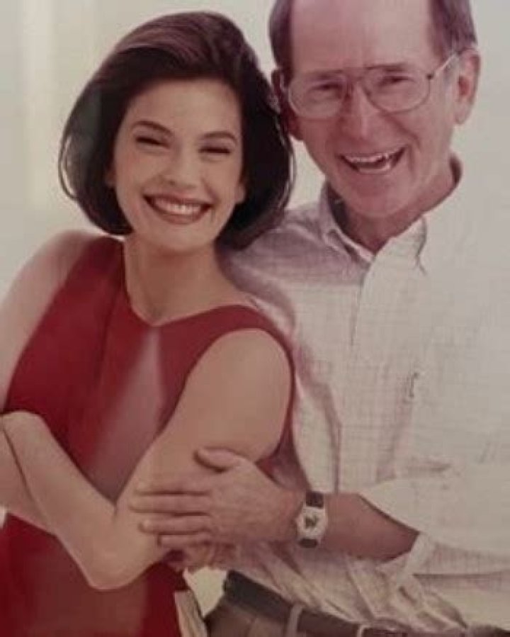 Teri Hatcher Biography, Age, Height, Husband, Net Worth, Family