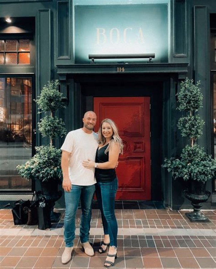 Tucker Barnhart Biography, Age, Height, Wife, Net Worth, Family